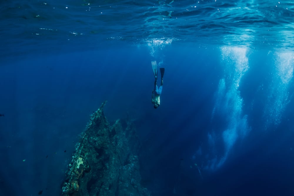 The freediver who holds his breath for over 9 minutes as well as 33 world records